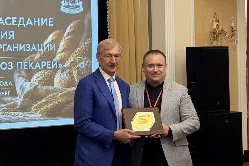 Дмитрий Семёнов поблагодарил за вклад в развитие отрасли выдающихся руководителей и коллективы предприятий